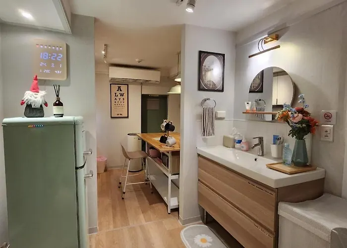 철길공원옆 계단 Railway Park 3-room Staircase