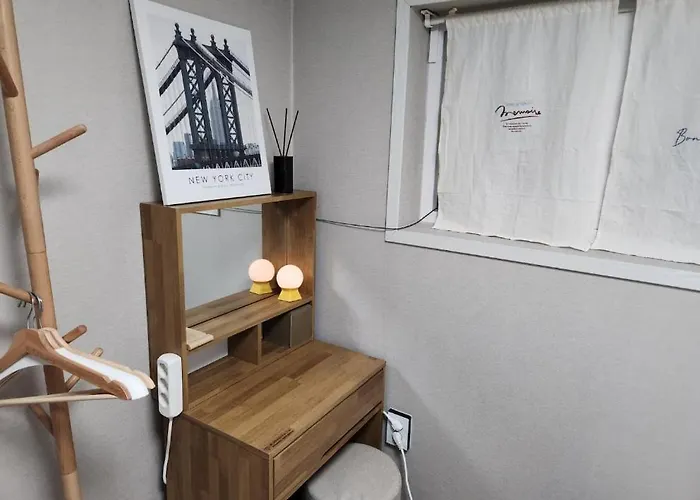 철길공원옆 계단 Railway Park 3-room Staircase Сеул