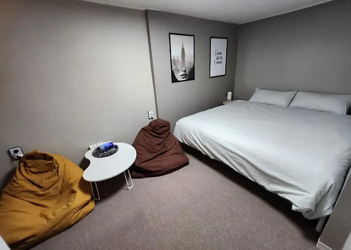 철길공원옆 계단 Railway Park 3-room Staircase Апартаменты